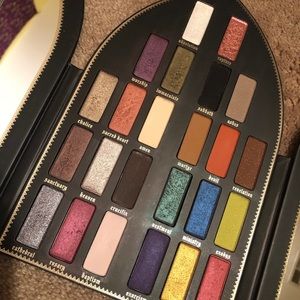 Kat Von D Saint & Sinner eyeshadow palette